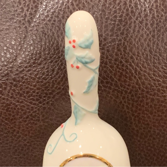 Thomas Kinkade Victorian Christmas IV Porcelain Christmas Bell - Picture 3 of 10